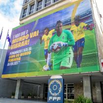 FPF lança super painel na fachada para celebrar Pernambuco como sede da Copa do Mundo Feminina da FIFA 2027™