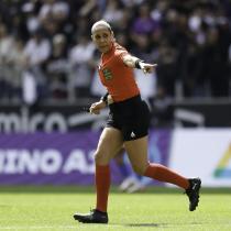 Deborah Cecília reafirma protagonismo nacional ao apitar a final do Brasileirão Feminino 