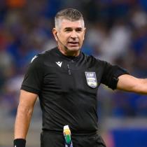 Marcelo de Lima Henrique apita o jogo de ida da final do PE 2026
