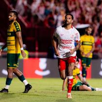 Náutico vence o Cuiabá nos Aflitos e assume a liderança da Série B
