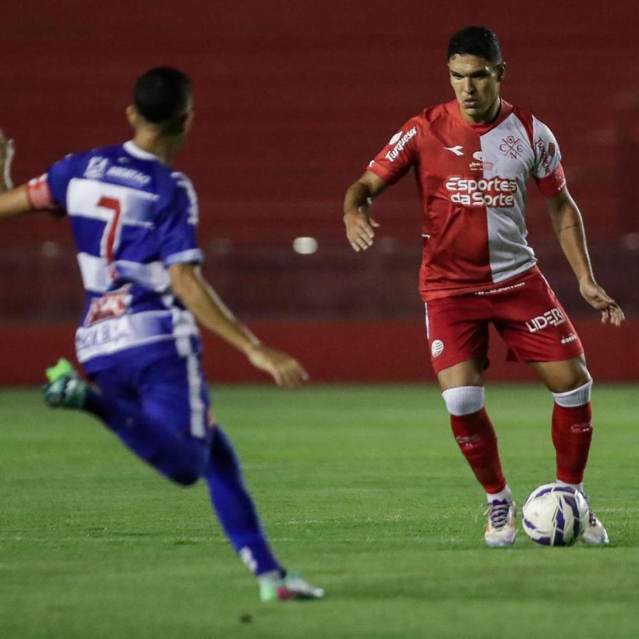 Em jogo movimentado e de 5 gols, Náutico vence o Jaguar e conquista a primeira vitória no Pernambucano