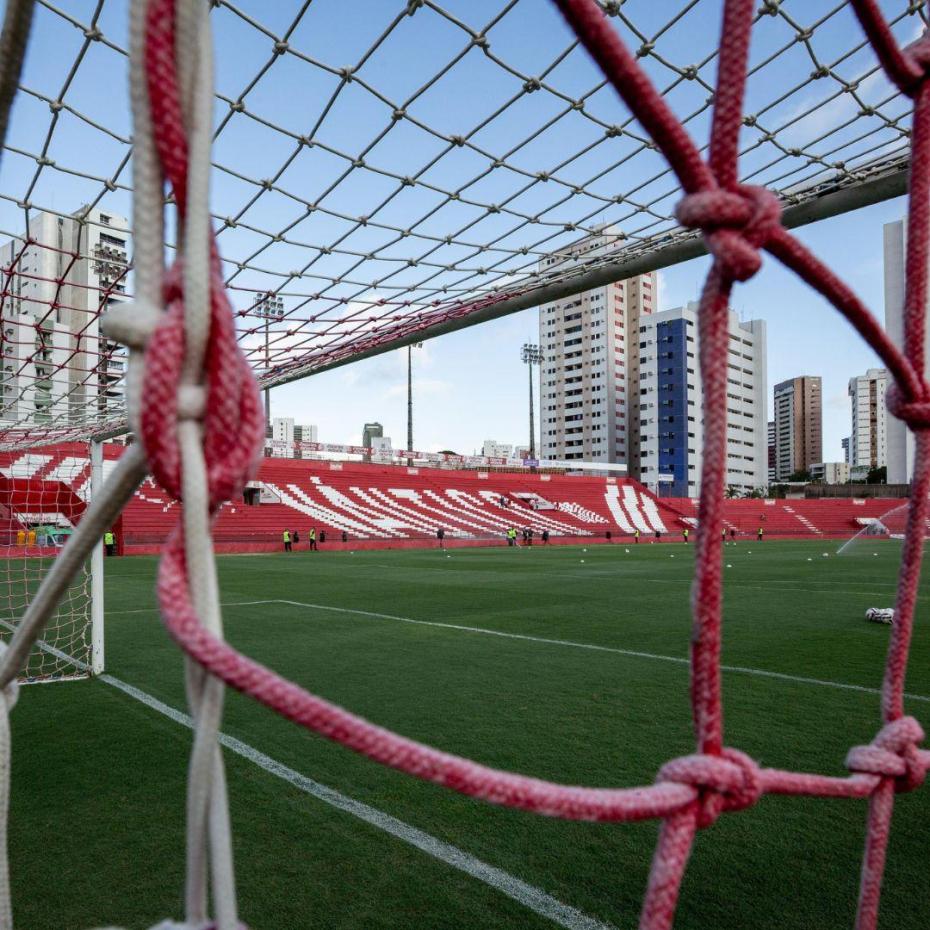 Em busca do G8 e com apoio da torcida, Náutico encara Ponte Preta, líder da Série C 