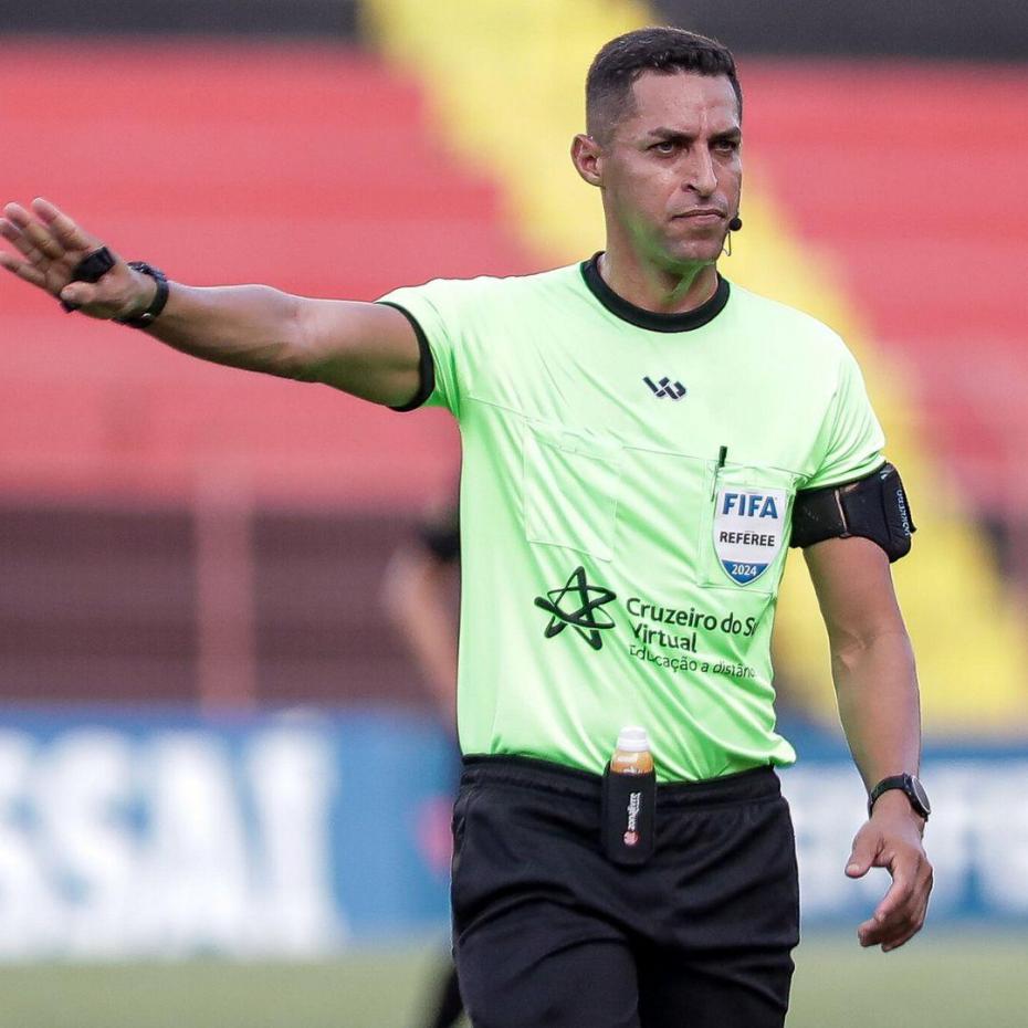 Cruzeiro x Palmeiras se enfrentam pela liderança do Brasileirão com Rodrigo Pereira no apito