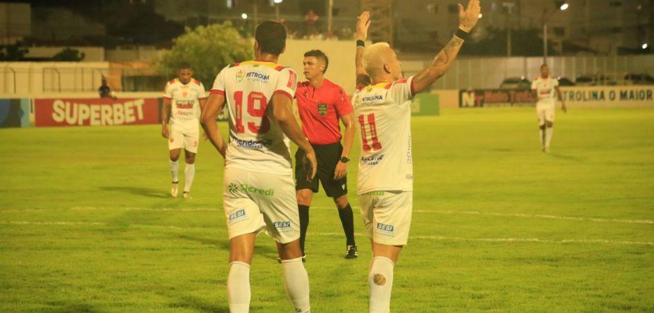 Petrolina encara Itabaiana na busca da primeira vitória na Série D