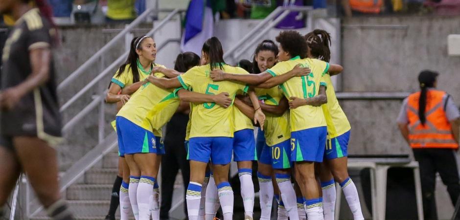 Após jogo com mais de 33 mil torcedores, Arthur Elias e Duda Sampaio analisam vitória da Seleção na Arena de Pernambuco