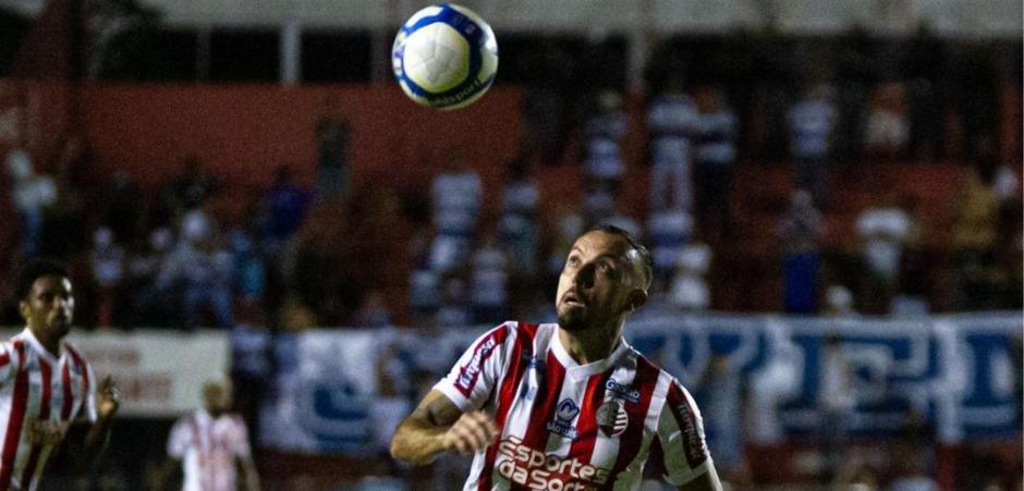 Náutico busca vitória contra o Figueirense para se aproximar do G8 na Série C