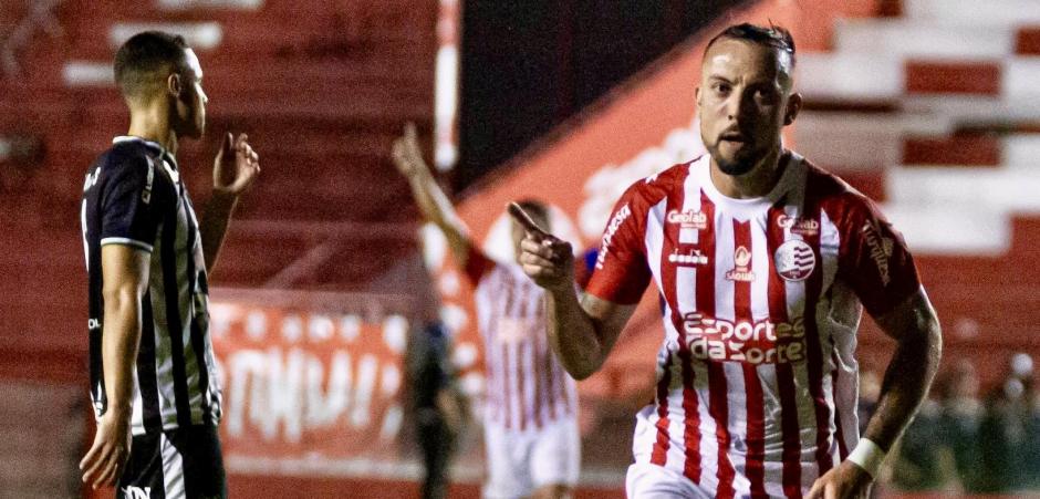 Náutico goleia Figueirense por 4x0 e Sobe na classificação da Série C