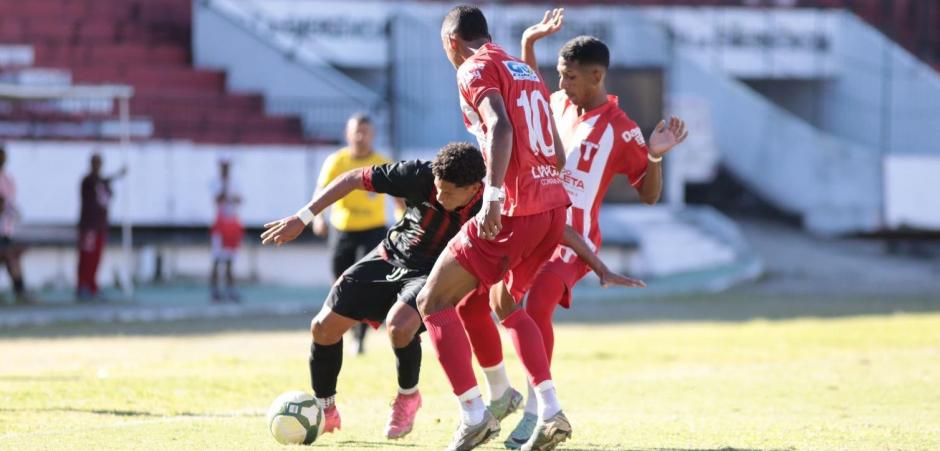 Centro Limoeirense Vence Íbis de Virada no Arruda pelo Pernambucano A2