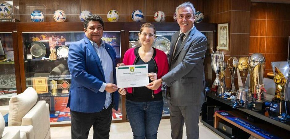 Evandro Carvalho entrega certificado de Clube Formador a dois clubes pernambucanos