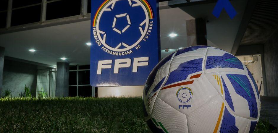 Conheça a bola oficial da temporada 2025 do futebol pernambucano
