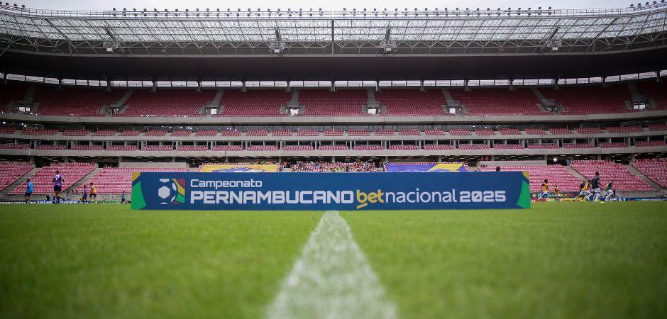 Retrô e Jaguar se enfrentam na Arena de Pernambuco
