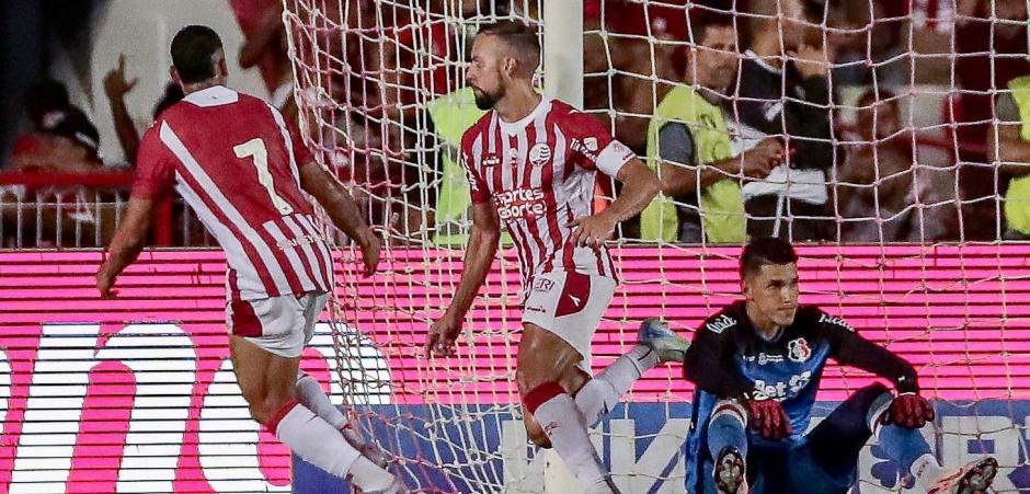 Náutico vence Santa Cruz e leva a melhor no Clássico das Emoções