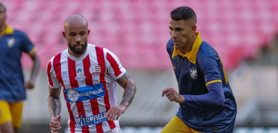 Retrô e Náutico medem forças na Arena de Pernambuco
