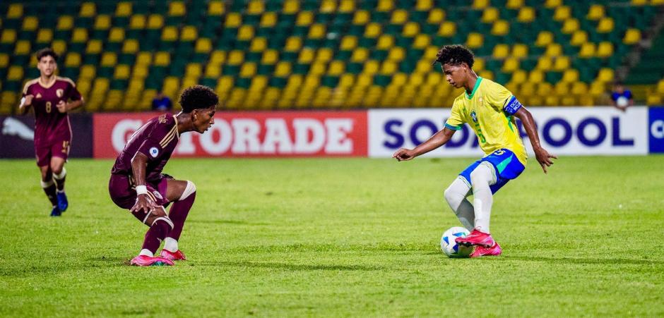 Grande revelação do Campeonato Pernambucano, Zé Lucas é campeão Sul-Americano com a Seleção Sub17