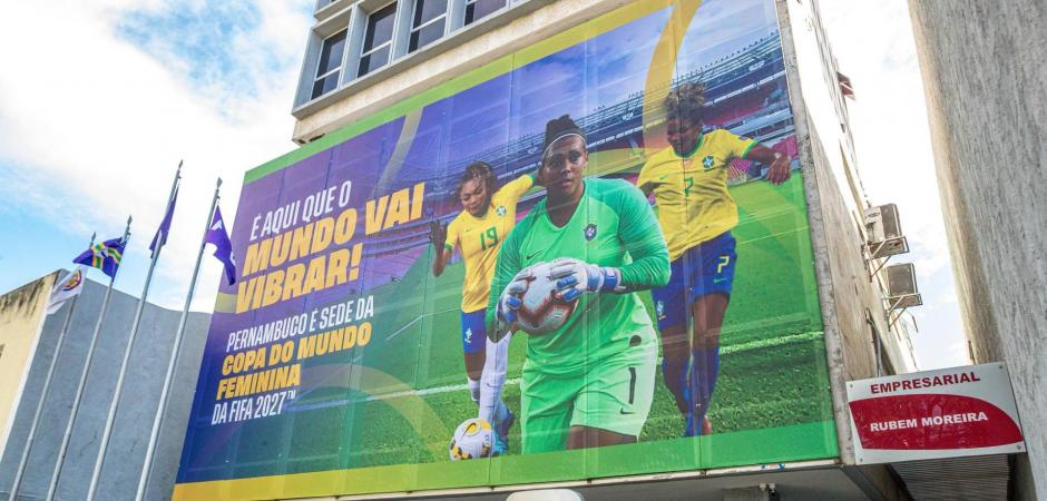 FPF lança superpainel na fachada para celebrar Pernambuco como sede da Copa do Mundo Feminina da FIFA 2027™