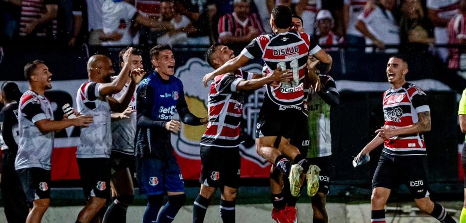 Santa Cruz vence o Ferroviário no Arruda e dispara na liderança da Série D