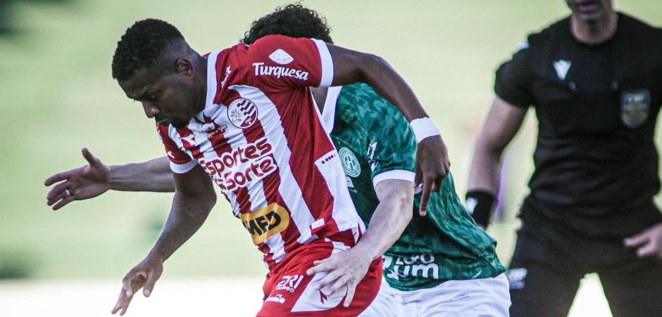 Com golaço de falta de Lucas Cardoso, Náutico vence o Guarani fora de casa e sobe para o 4º lugar na Série C