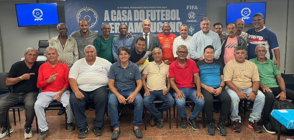 FPF doa computadores para equipes e ligas amadoras filiadas