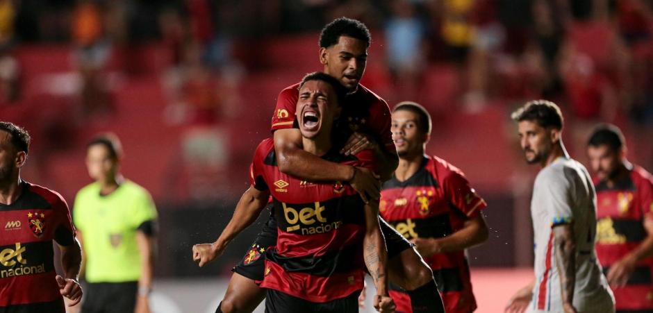 Sport vence Vitória por 3 a 0 e se aproxima do Náutico