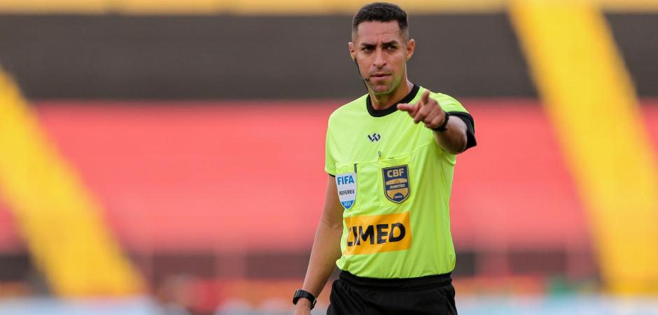 Pernambucano Rodrigo Pereira estreia como árbitro principal na Libertadores
