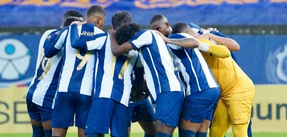Retrô enfrenta Ferroviário-CE em duelo decisivo na Copa do Nordeste
