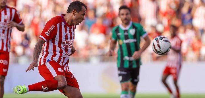Náutico vence o América-MG nos Aflitos e sobe para 4º na Série B