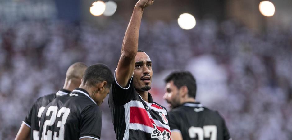 Santa Cruz encara o vice-líder Brusque em duelo pela Série C