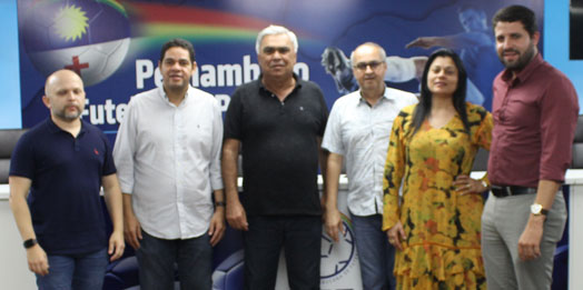 Presidente do Central visita a sede da FPF