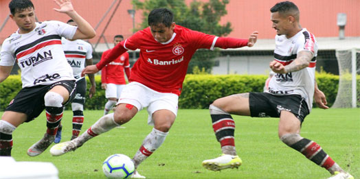 Fora de casa, Santa Cruz não pontua diante do Inter-RS