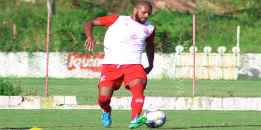 Contratado pelo Náutico, lateral Willian Simões já treina