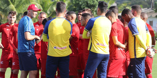 Náutico enfrenta o Botafogo-PB, nesta segunda, de olho no G4