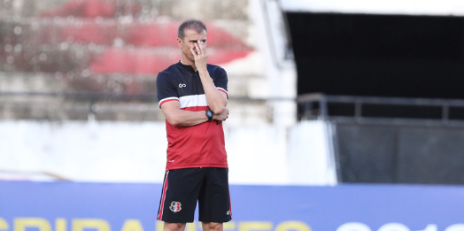 Milton Mendes fecha treino no Santa Cruz