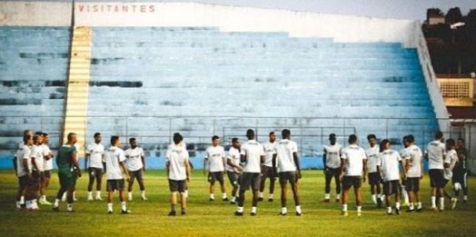 De olho na liderança do grupo, Salgueiro encara Guarany-CE