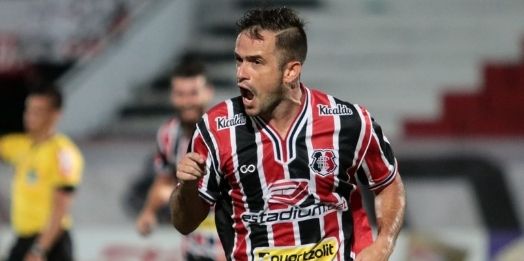 Pipico decide, Santa derrota Paysandu e retoma liderança do grupo