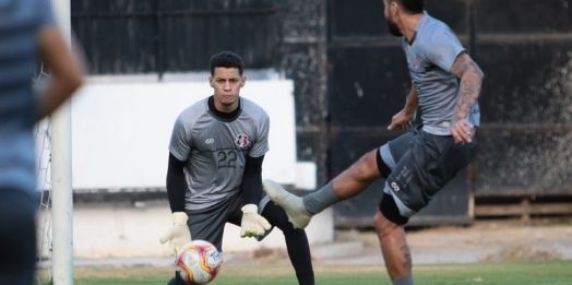 Técnico elogia Maycon Cleiton: 'Um dos melhores goleiros do NE'