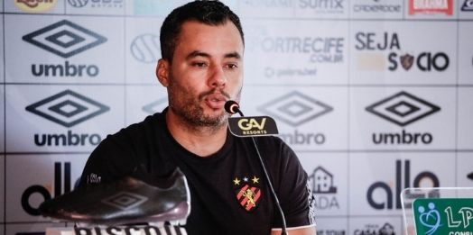 Jair faz mistério e evita falar sobre escalação contra o Coritiba