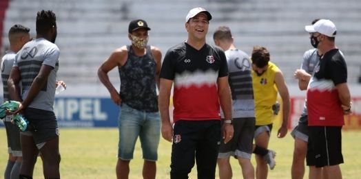 Em busca de 1º triunfo no quadrangular, Santa recebe Vila Nova