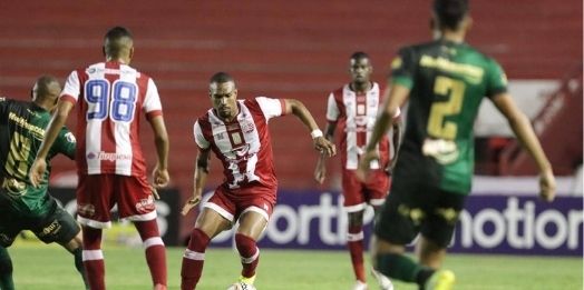 Náutico joga de igual para igual e empata com líder América-MG