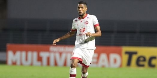 Náutico ganha quatro reforços, mas perde Djavan contra o Oeste