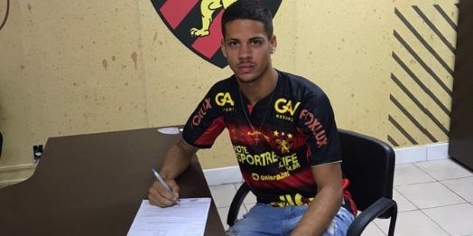 Adryan assina contrato profissional com Sport até o final de 2021