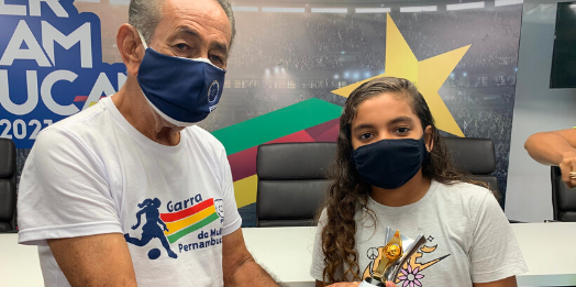 FPF homenageia Larigol com troféu do Feminino 2020