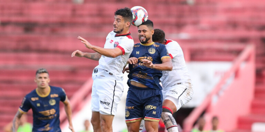 Náutico empata com o Vitória nos Aflitos