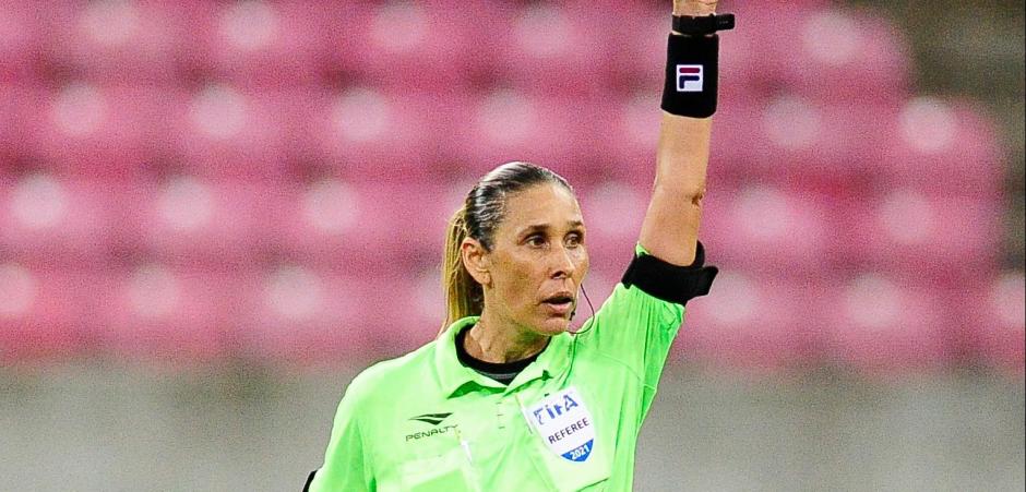 Deborah Cecilia é escalada para amistosos internacionais