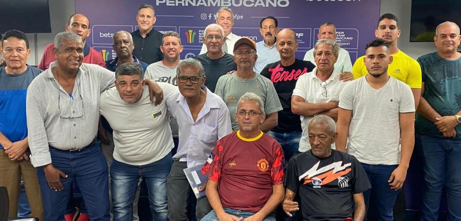 Salão Nobre da FPF recebe clubes amadores