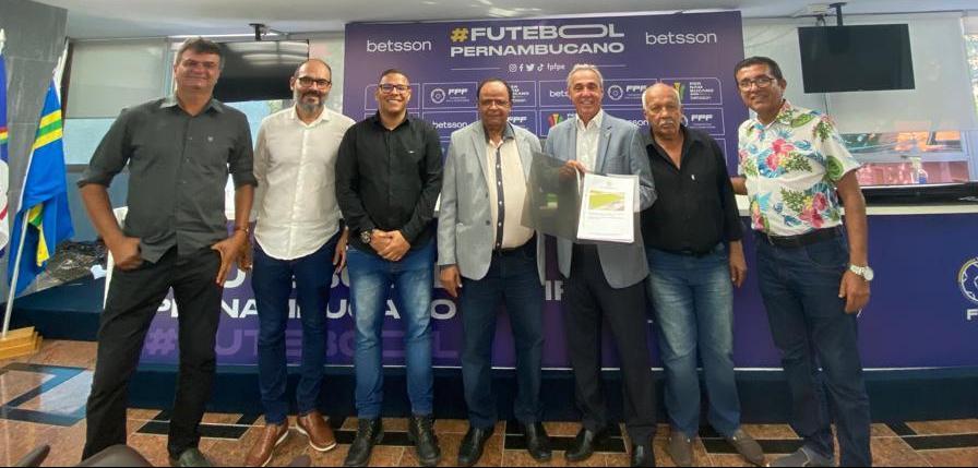 Prefeito de Nazaré da Mata faz visita à FPF