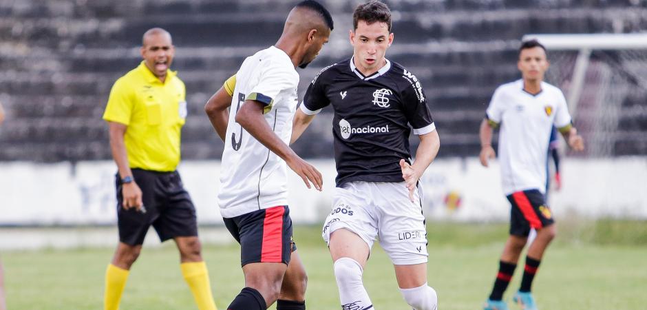 Sport vence Clássico das Multidões e se isola na liderança