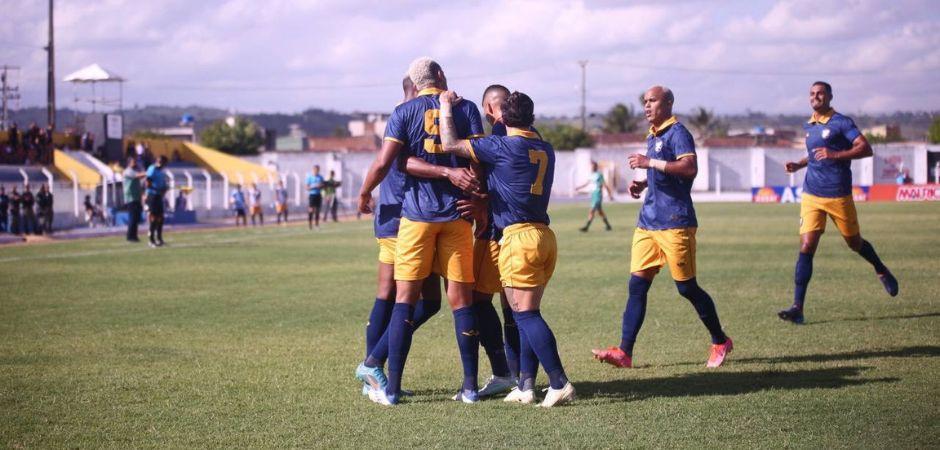 Retrô goleia o Belo Jardim por 5x0