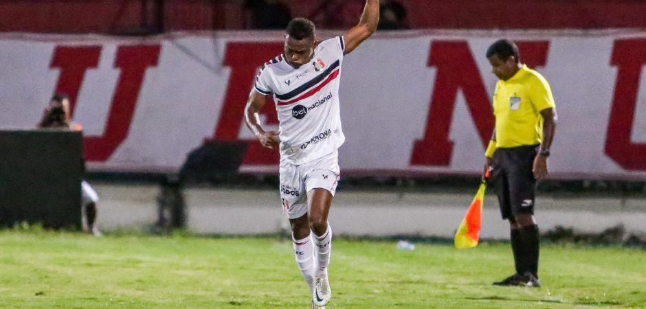 Santa Cruz vence e segue invicto no Nordestão