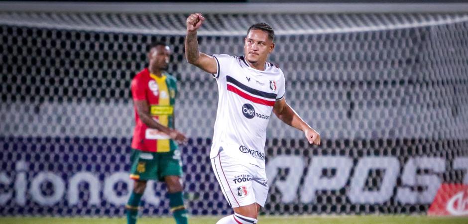 Santa Cruz vence Sampaio Corrêa no Arruda