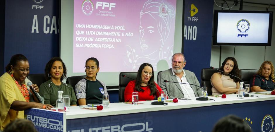 Homenagem para mulheres é realizada na FPF